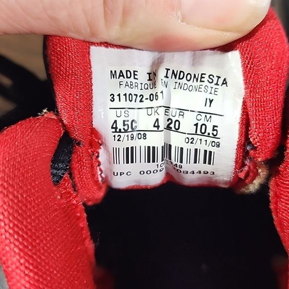 Kids 9 Jordan Dub Zero Mid Athletic Shoes Black Red Size 4.5 C - Picture 11 of 11